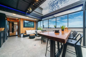 Excelente Cobertura Duplex de Alto Padrão na praia de Mariscal.